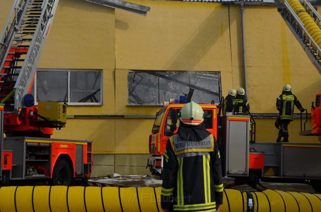 Grossfeuer Poco Lager Koeln Porz Gremberghoven Hansestr P550.JPG - Miklos Laubert